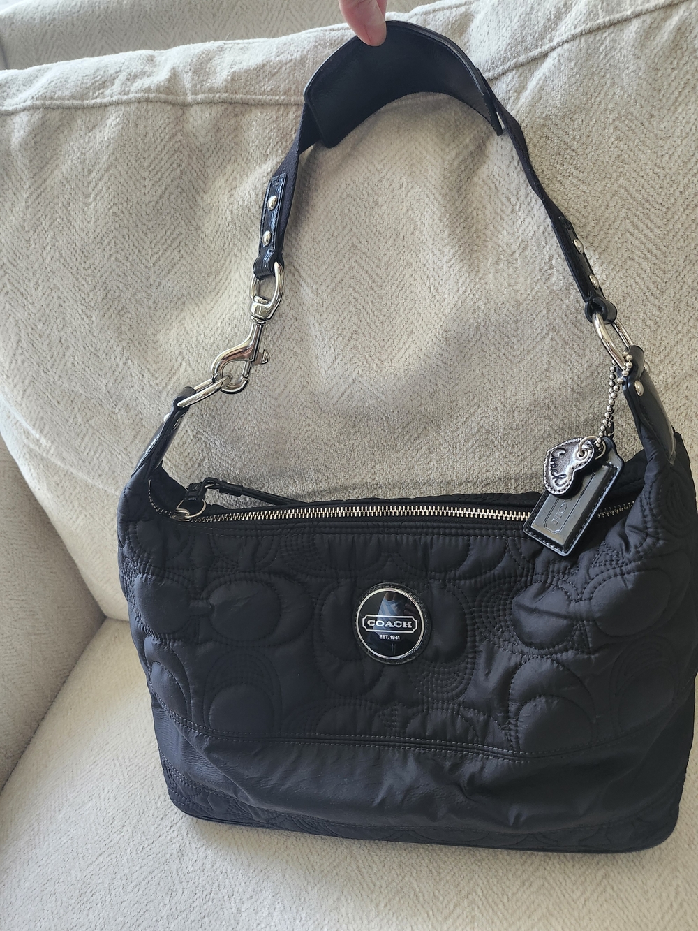 Coach Black Poppy Signature Quilted Shoulder Bag F17720 - Picture 2 of 7